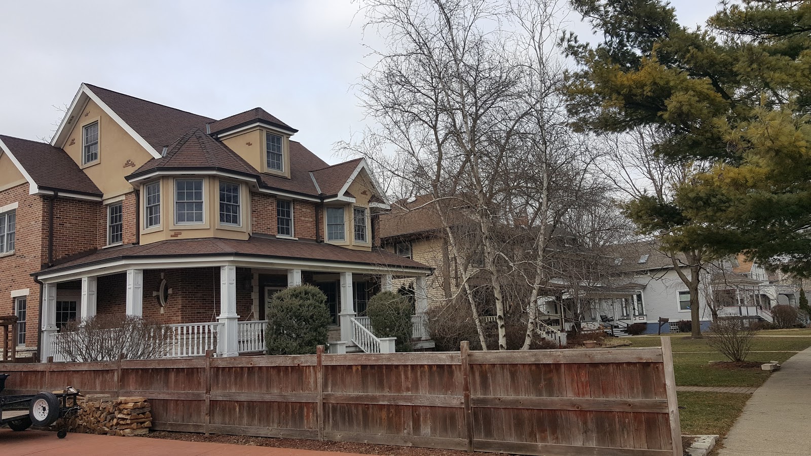 The Chicago Real Estate Local Old Norwood Park ghost sign is a diamond
