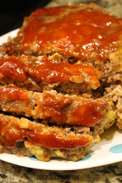 Spicy Italian Meatloaf // Regular old meatloaf should move over! This spicy sausage meatloaf blows it out of the water. #recipe #meatloaf #sausage #beef