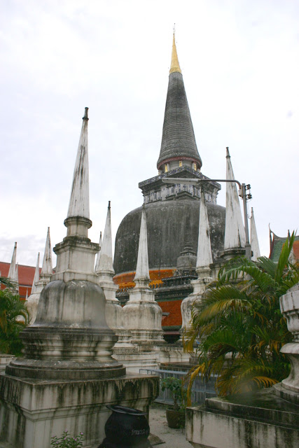 Wat Phra Mahathat the first place  in Thailand to introduce Buddhism.