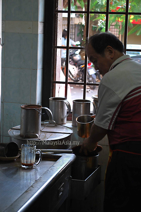 Sifu Preparing Ipoh White Coffee