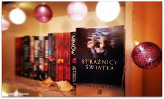 172. "Strażnicy światła" Abby Geni