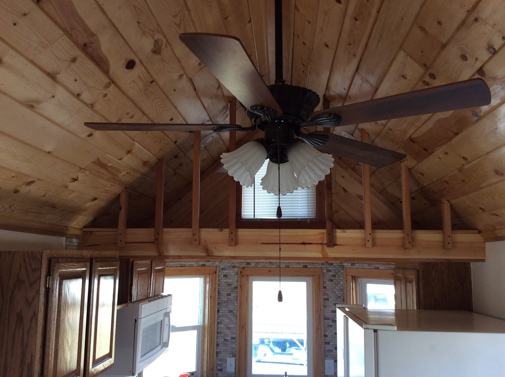 TINY HOUSE TOWN Klamath Falls Tiny House (410 Sq Ft)