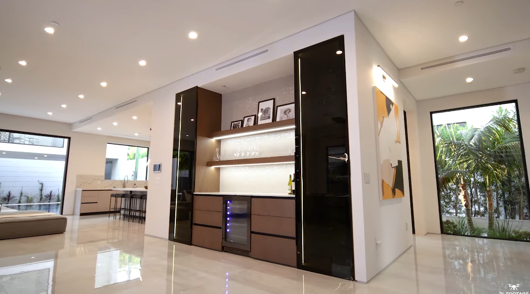 32 Interior Design Photos vs. 831 N Curson Ave, Los Angeles Luxury Home Tour