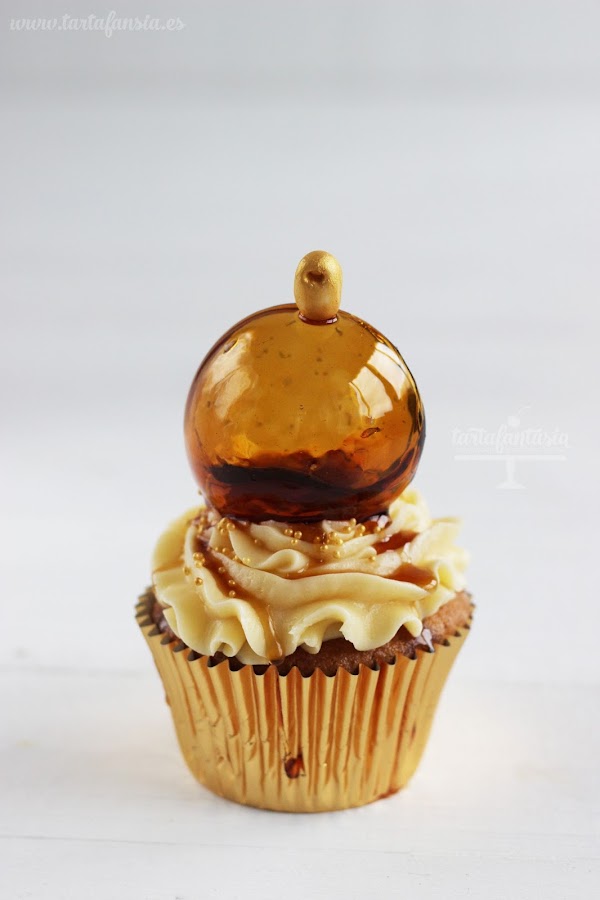 Cupcake de Navidad con bola de cristal comestible