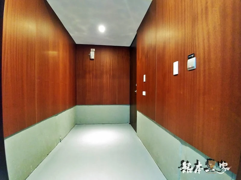 三重江月行館|挑高房型與媲美好樂迪KTV視聽室獨立空間|大窗綠化環境好舒適