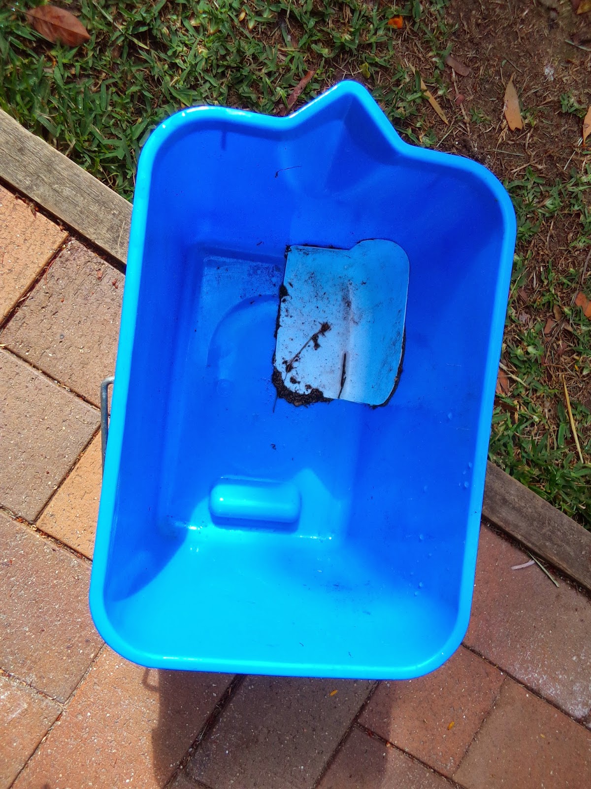 Fixing holes in plastic buckets!