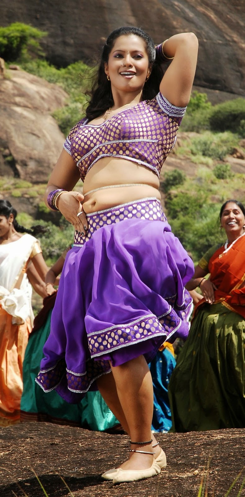 Tamil Actress Gayathri Hot Navel Cleavage Stills From -6777