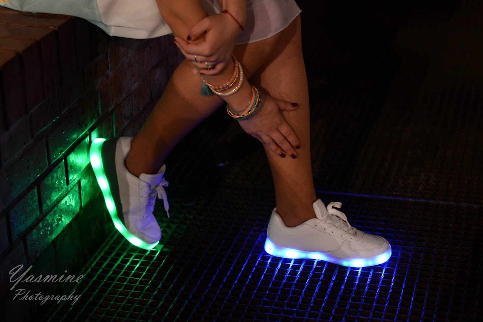 stylizacje festiwalowe ze smeakersami sneakersy disco light renee recenzja melodylaniella lookbook fashion colorful