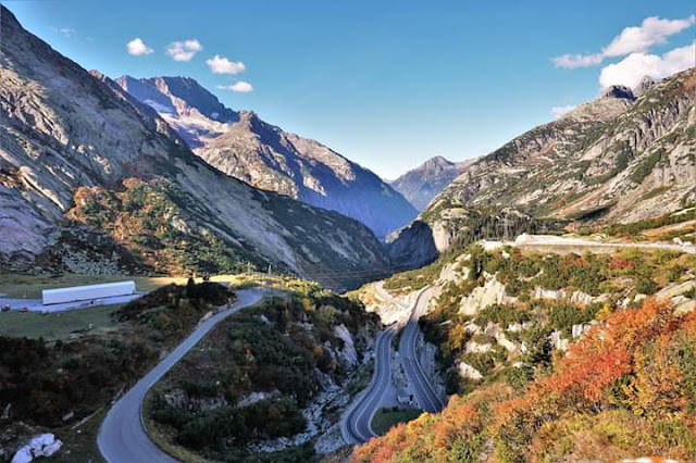 Gambar Pemandangan Alam Indah di Swiss Jalan Berkelok Gambar Pemandangan Alam Indah di Swiss Jalan Berkelok