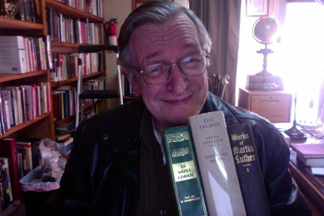 Resultado de imagem para olavo de carvalho armas