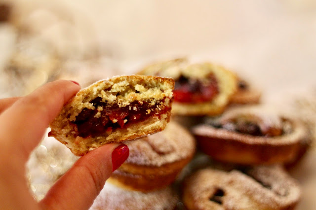 Cranberry, pecan and orange mince pies (vegetarian and alcohol-free)
