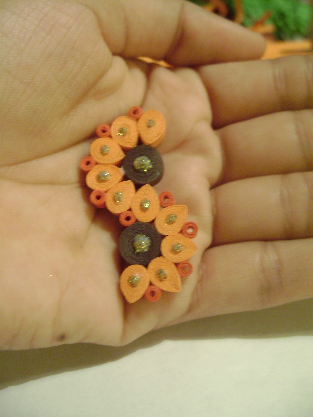 Quilling Me Softly Quilled pendants (tutorial for 1)