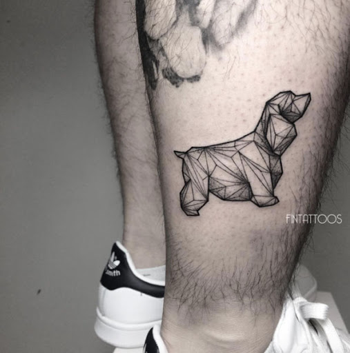Esta baixa poli cão tatuagem