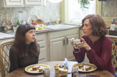 Bel Powley and Kristen Wiig in The Diary of a Teenage Girl