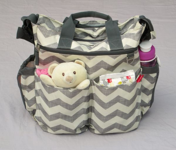 A Perfectly Packed Diaper Bag (plus tips for organizing your own diaper bag!) at LaurasPlans.com