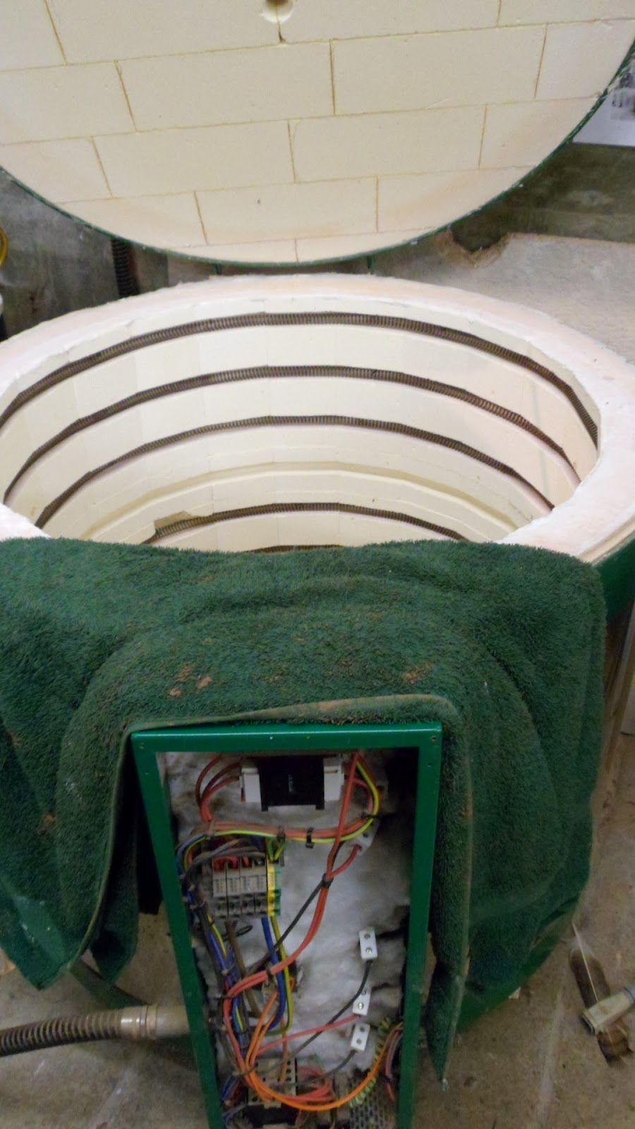 paul the potter Replacing Kiln Elements.