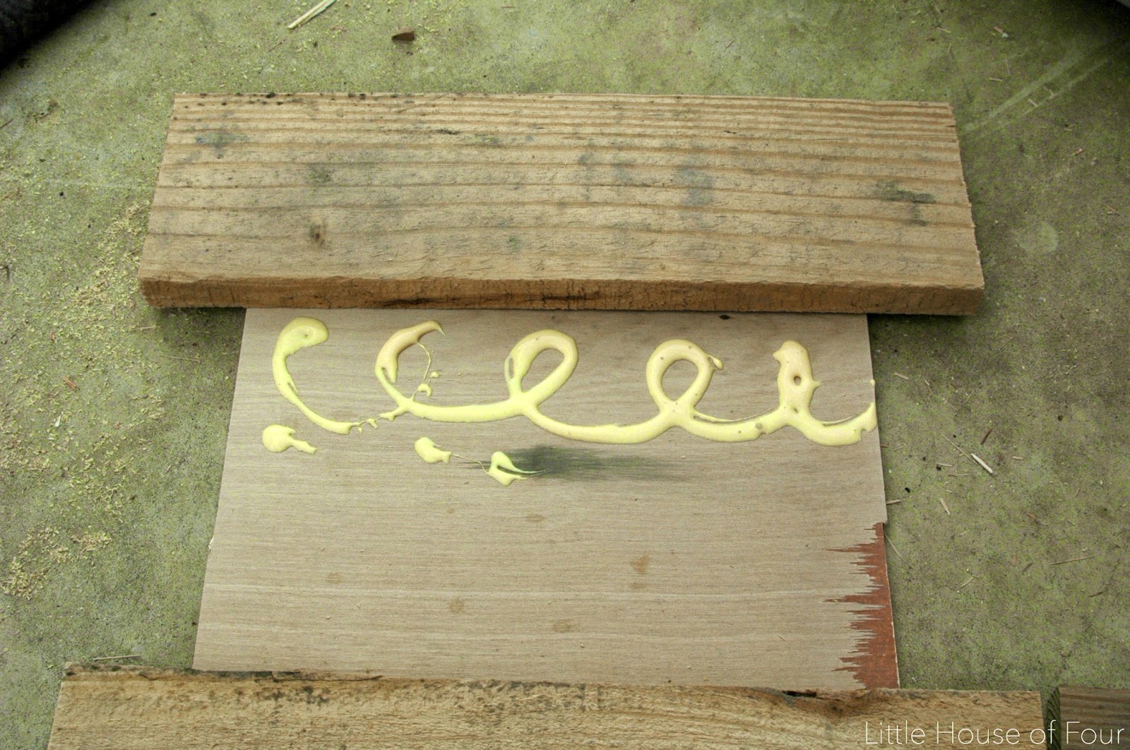 DIY Rustic Pallet Frames Little House of Four Creating a beautiful