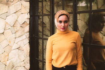 Fenomena hijab gaul vs hijab syar'i Fenomena hijab gaul vs hijab syar'i