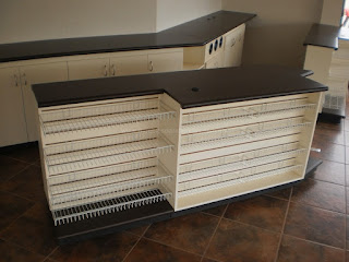 MUEBLES DE TIENDAS, MUEBLES DE OFICINAS Y MUEBLES SOBRE DISEÑO: MUEBLES