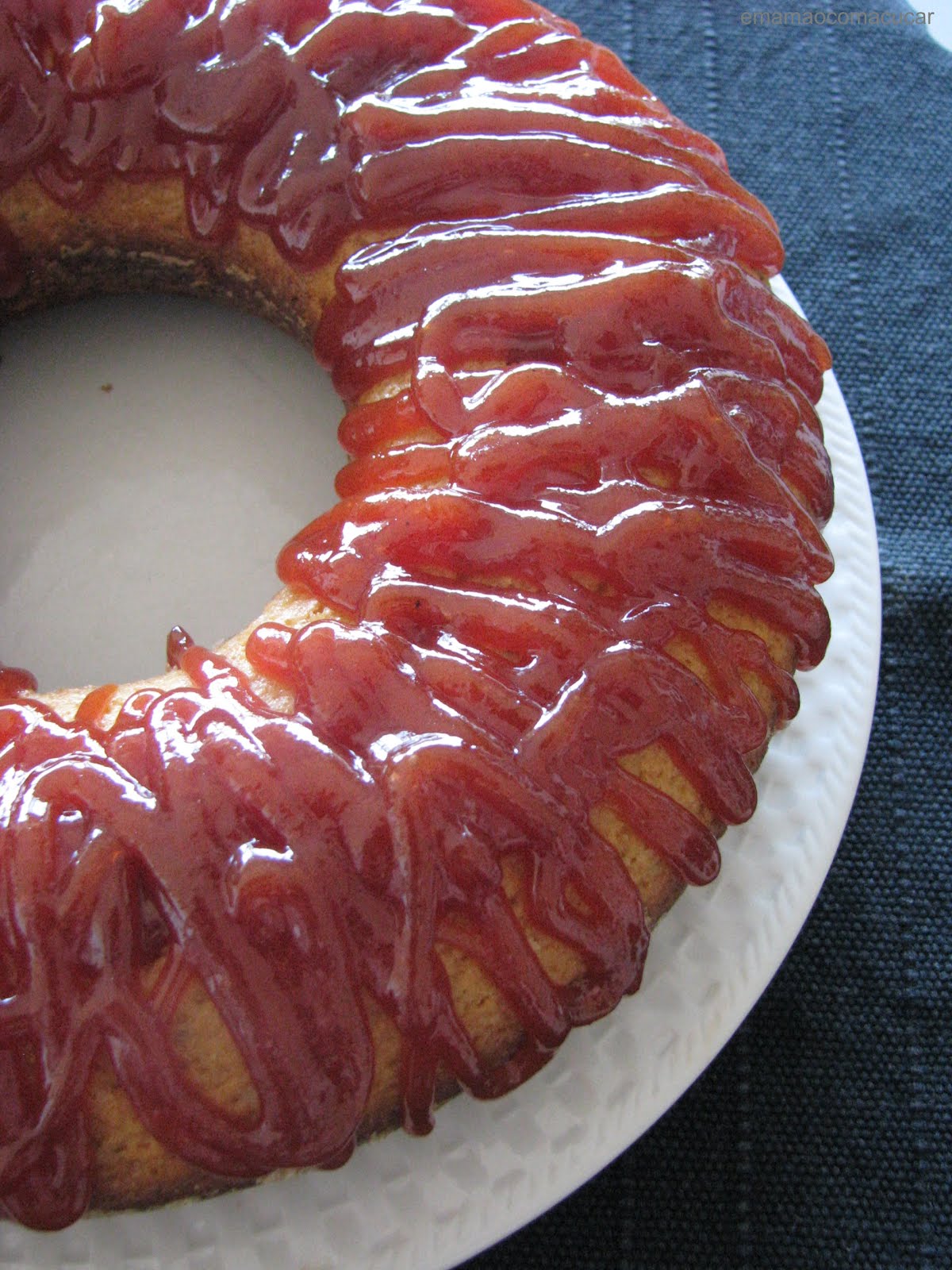 É Mamão com Açúcar: Bolo de fubá com calda de goiabada