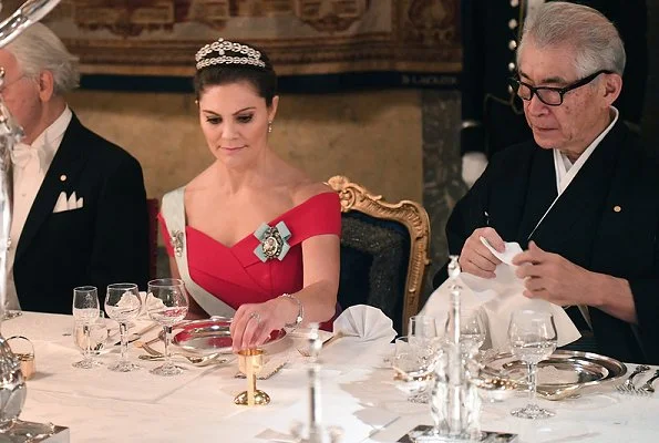 Princess Sofia is wearing a gown by Swedish designer Valerie Aflalo. Crown Princess Victoria wore a red gown