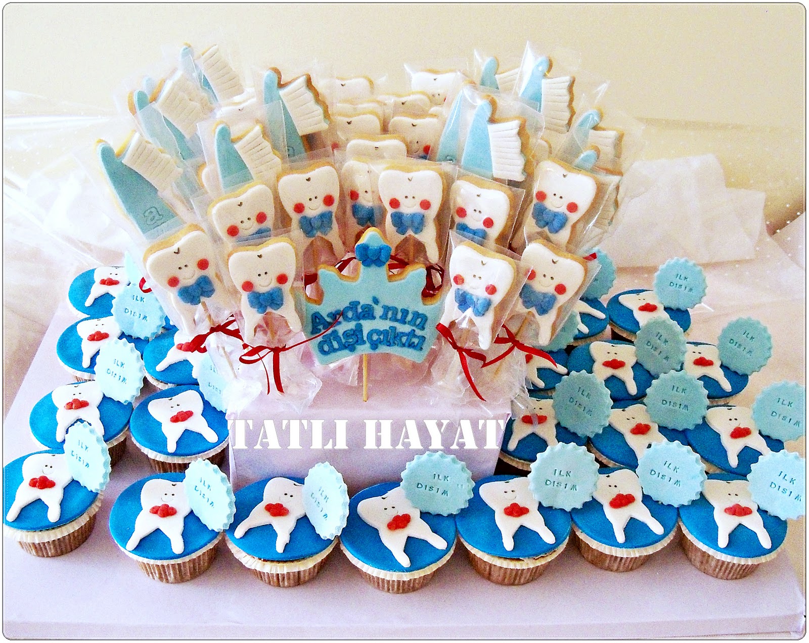 TATLI HAYAT PASTA TASARIM DİŞ ŞEKLİNDE PASTA VE KURABİYELER