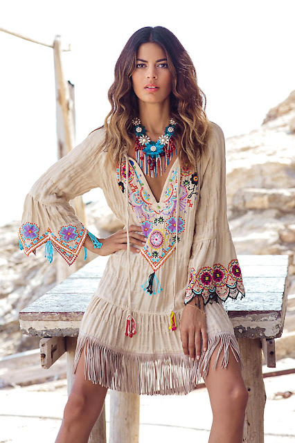 Anjuna - Túnicas e biquínis bordadas e com rendas