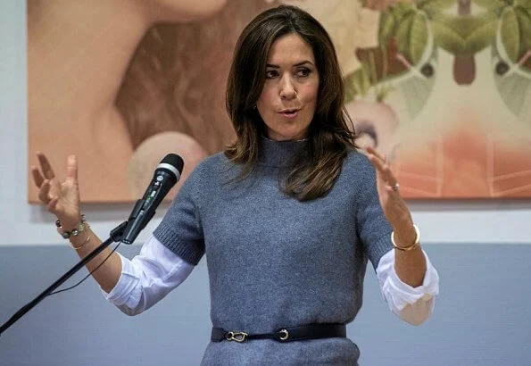 Crown Princess Mary visited Høng Efterskole together with the Mary Foundation. Princess wore wool sweater by Zara