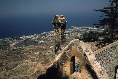 το Βυζαντινό κάστρο του Άγιου Ιλαρίωνα   στο βουνό Πενταδάκτυλος