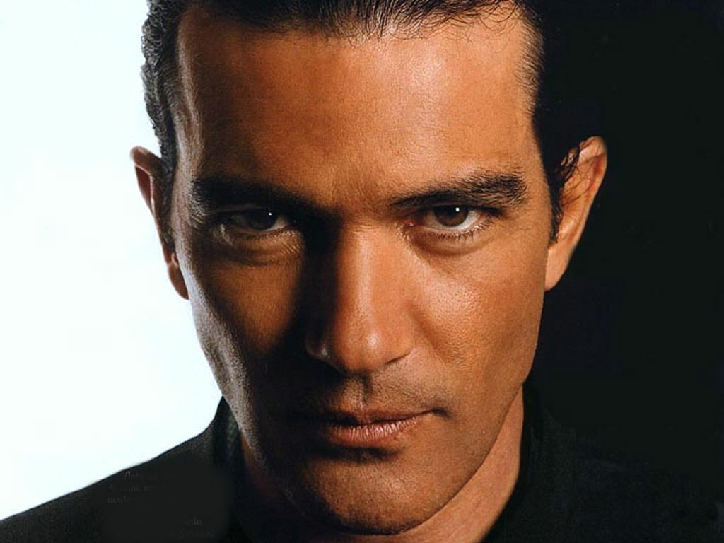 http://2.bp.blogspot.com/-g5xD56mHJPs/UPRnJtWPQaI/AAAAAAADcNU/ELGSJBGwP08/s1600/antonio_banderas_photo37.jpg