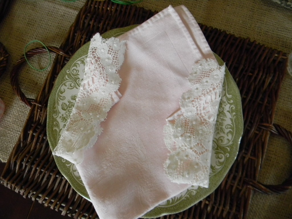 Lacy Fan Napkin Fold Tutorial