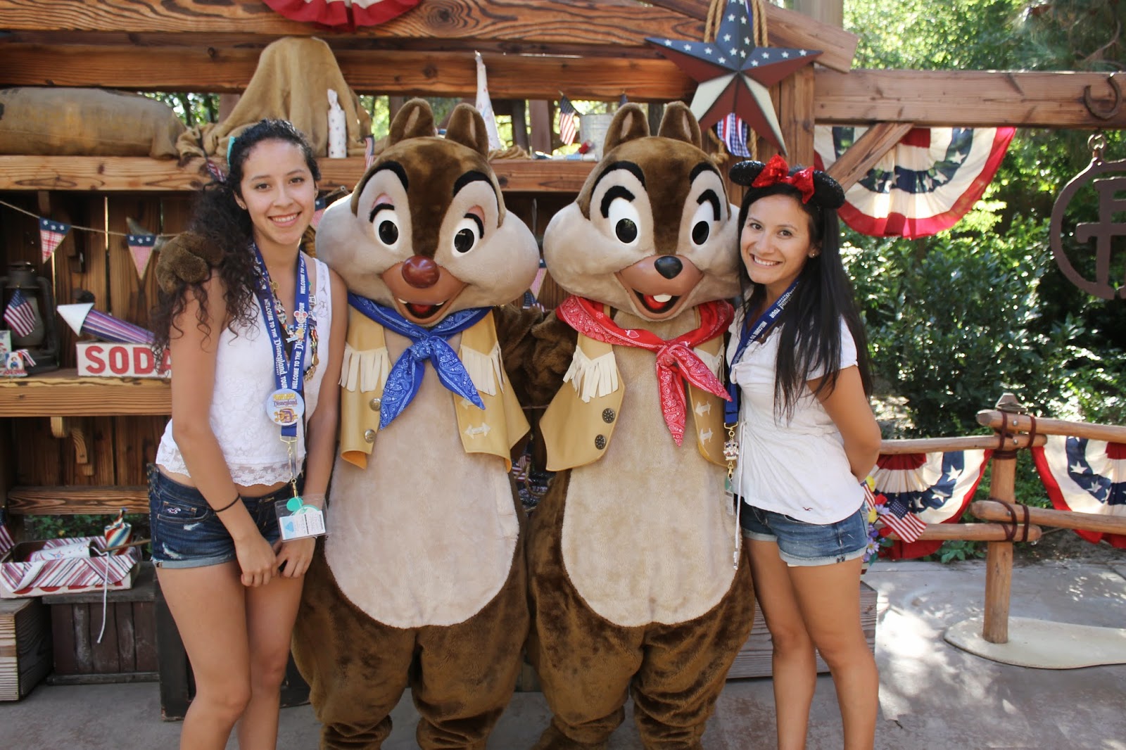 Living in the Moment: Getting your Photo with Characters - Disneyland ...