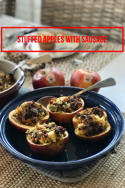 Apples stuffed with sausage