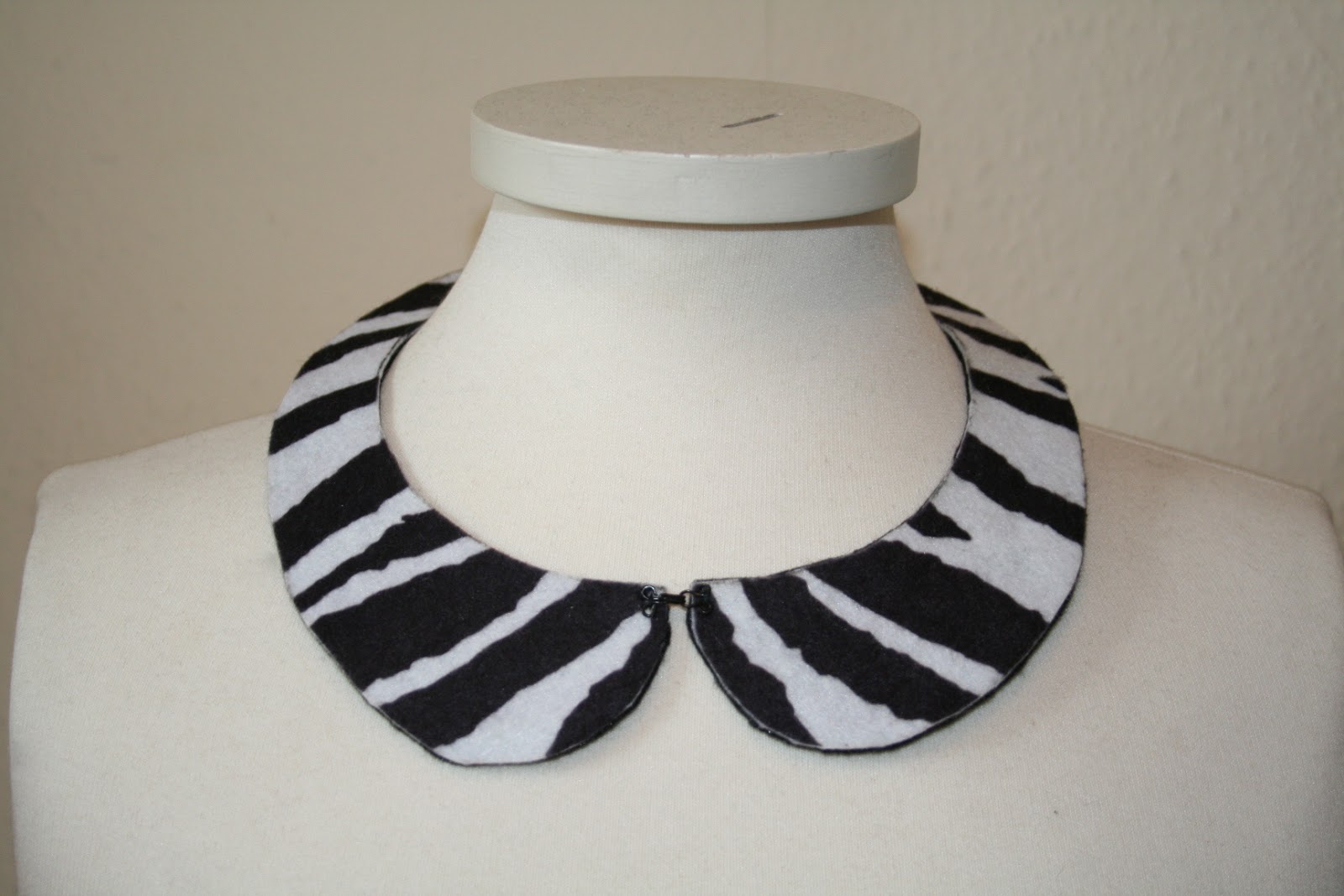 djalicat designs New Felt Collars!