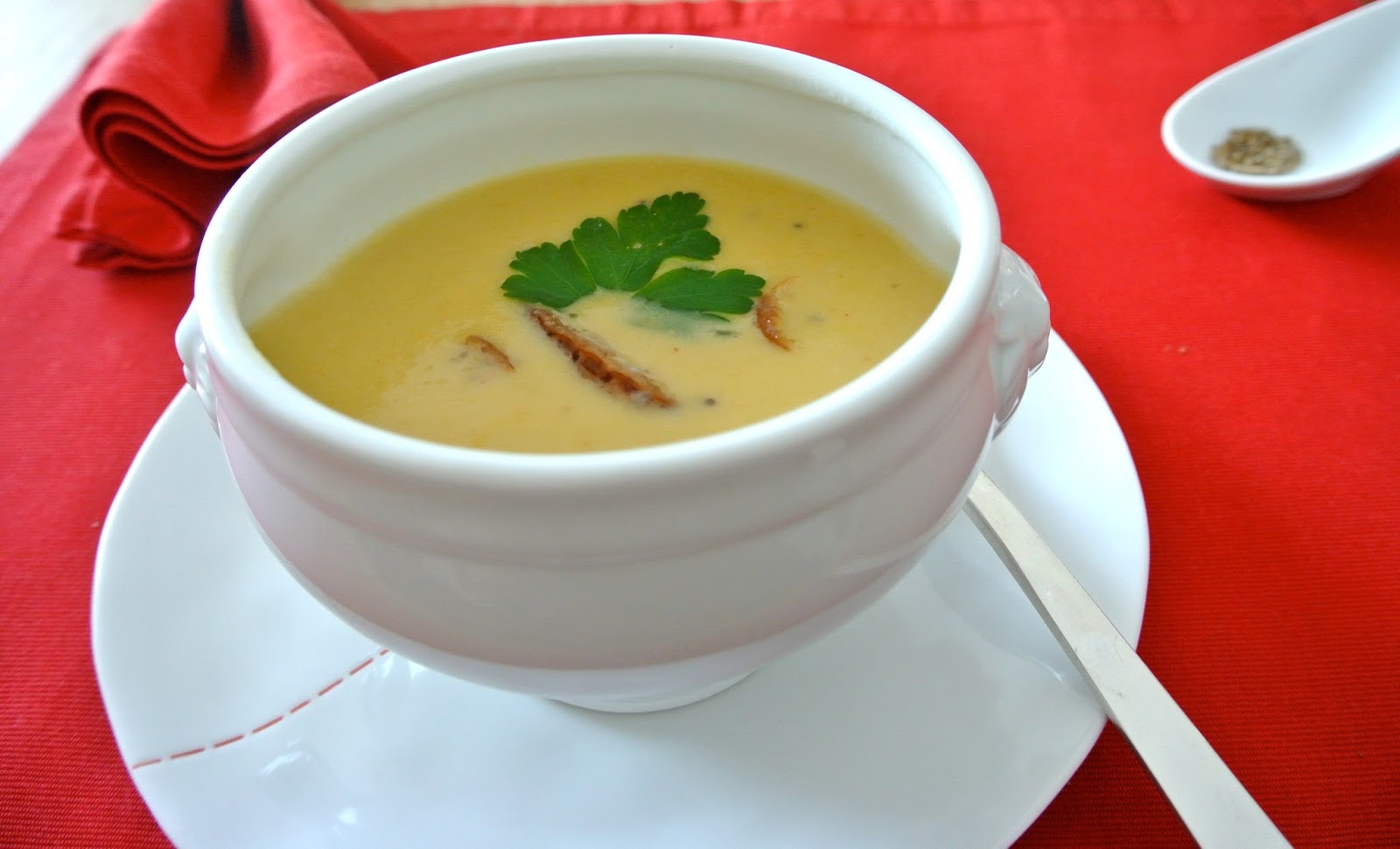 Bonjour Alsace: Kartoffel-Lauch-Cremesuppe mit Räucheraal und weisser ...
