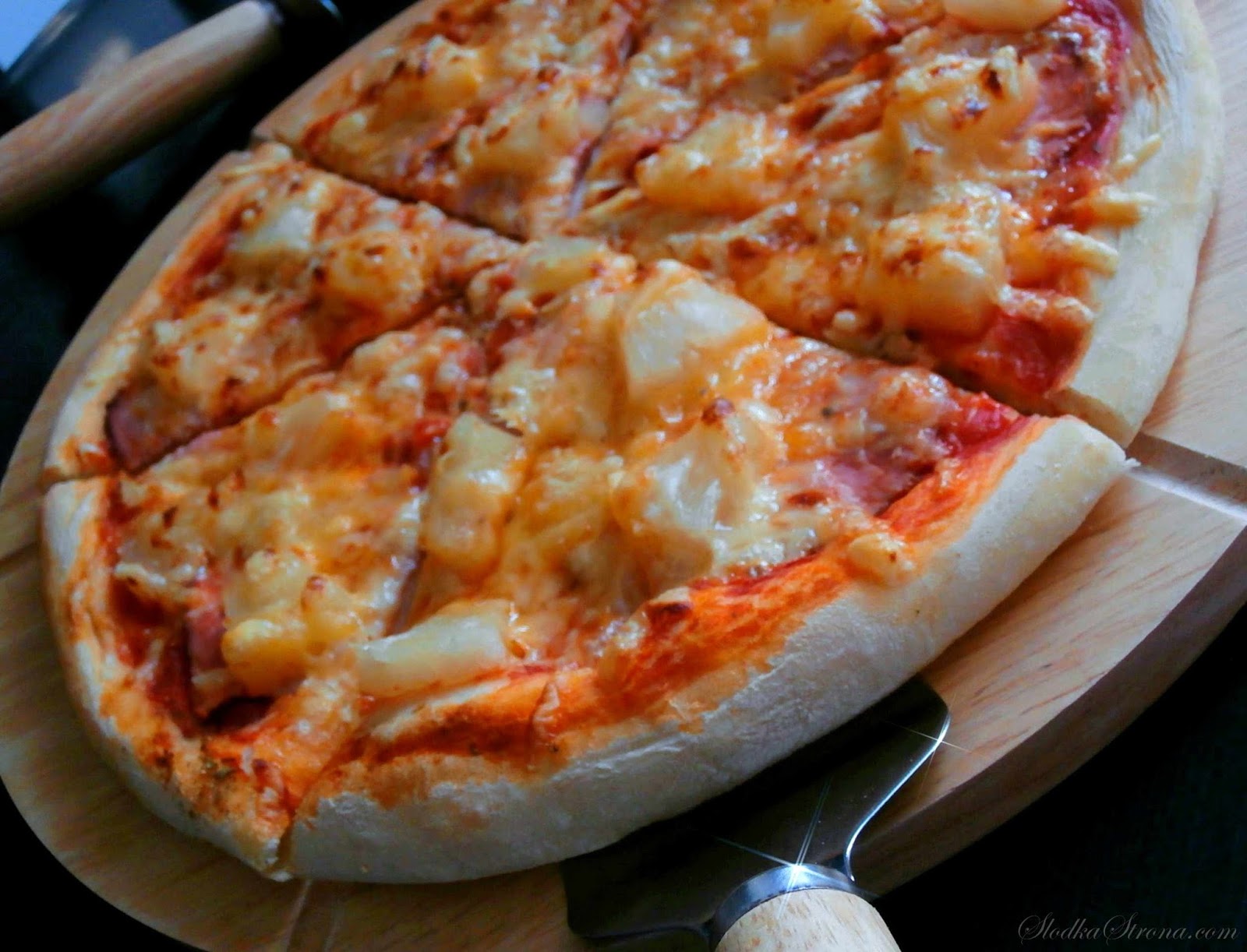 Domowa Pizza Hawajska - Przepis - Słodka Strona