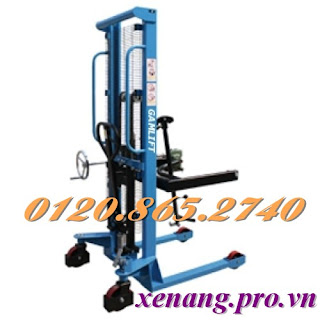 Xe nâng quay đổ phuy