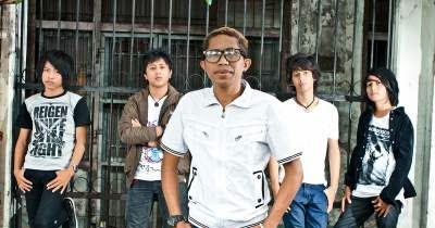 Lirik Lagu Bukan Main Main Adinda Band - Berbagai Permainan