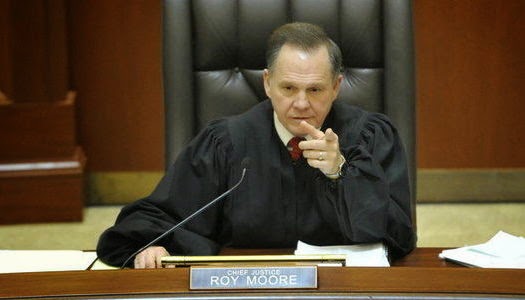 Juez se niega a obedecer ley que permite matrimonio gay Juez Roy Moore