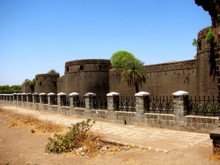 Ahmednagar Fort Information In Marathi Places to Visit in Ahmednagar