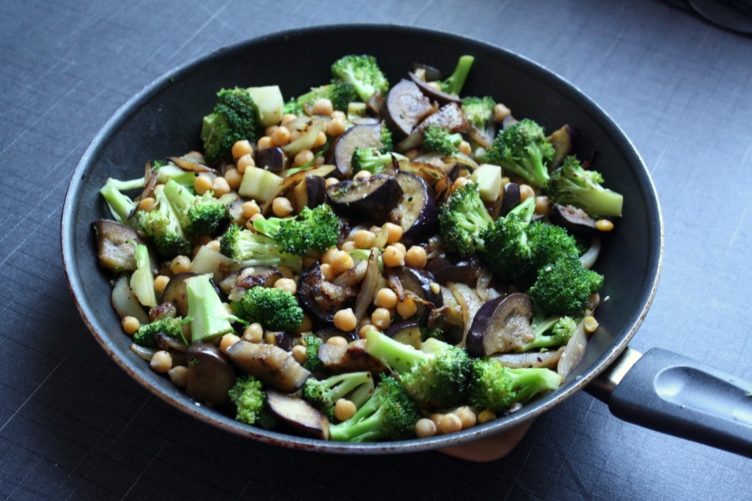 mølle Over hoved og skulder antik Vegansk panderet med broccoli, aubergine og kikærter | Madlaboratoriet |  Bloglovin'
