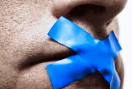 Ξεβράκωμα με... ονόματα! (pics)