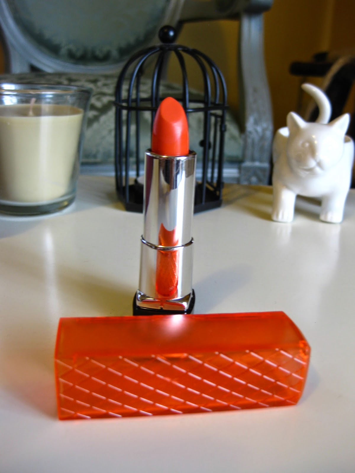 Review Colour by TBN Moisturising Lipstick in Kiss & Makeup