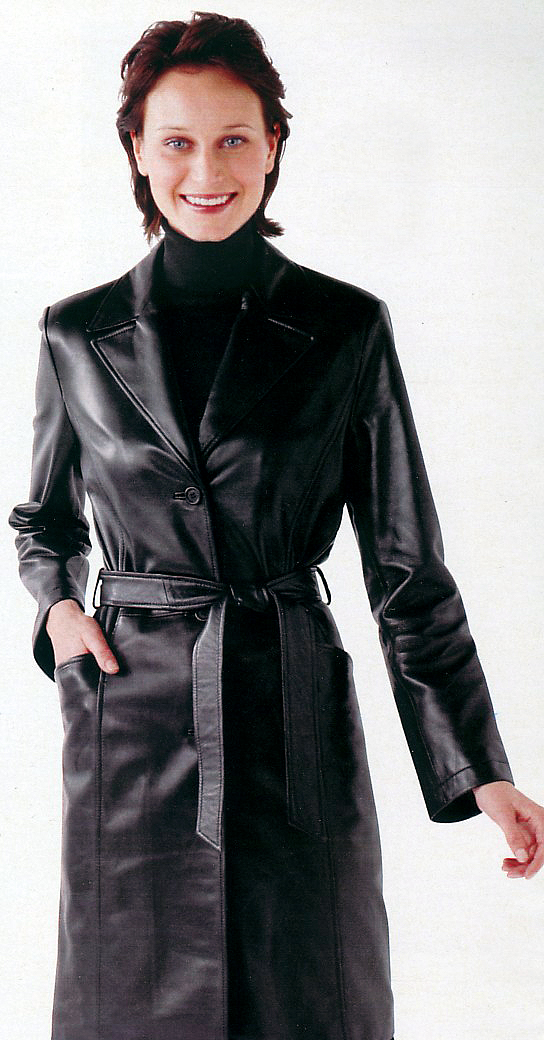 Leather Coat Daydreams: This pretty lady was dressed well for the cold