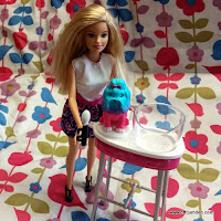 Barbie colour me cute vanity stand