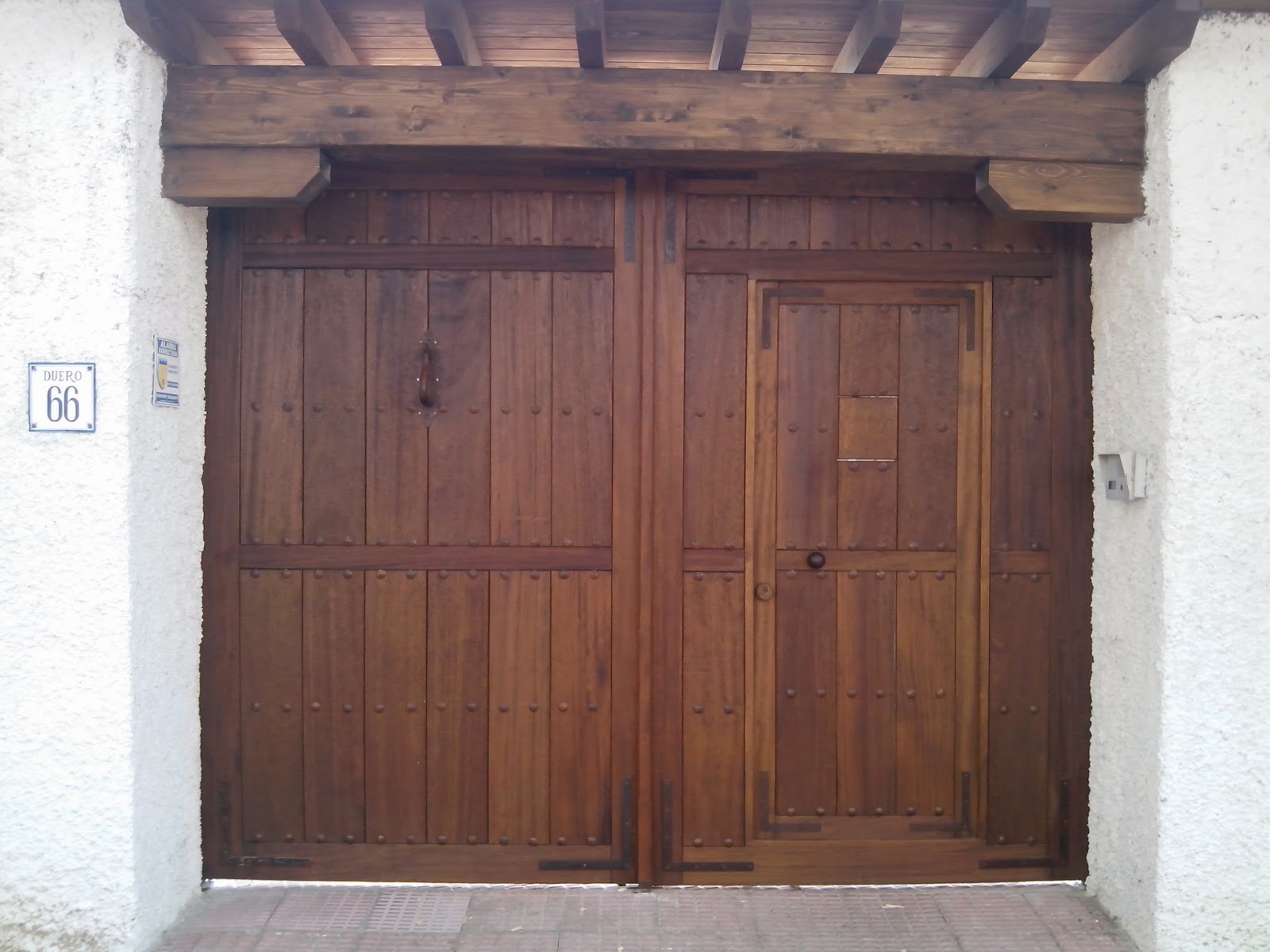 PORTONES DE MADERA