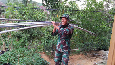 SATGAS DI BANTU WARGA PERBAIKI POMPA DAN SALURAN AIR