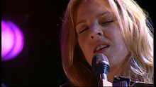 Diana Krall performs “I Get Along” live in Paris with Paris Symphony Orchestra 2001.