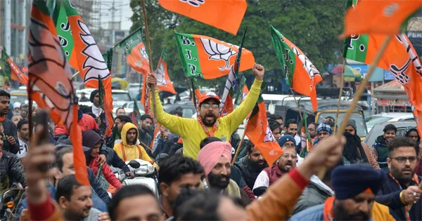 Lok Sabha Elections: NDA to win slim majority, 'poll of poll, New Delhi, News, Politics, Trending, Lok Sabha, Election, BJP, Congress, National, Survey