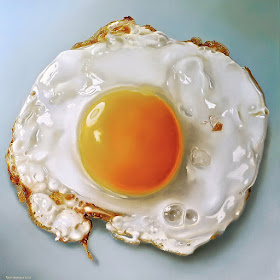 02-Fried-egg-Tjalf-Sparnaay-The-Beauty-of-the-Everyday-Paintings-of-Food-Art-www-designstack-co